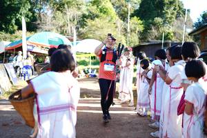 BIB: 3077
                            <button type="button" onclick="openModal(19044329)" class="btn btn-primary btn-sm float-right btn-popup" data-toggle="modal" data-target=".modal-high-quality">
                        <i class="fas fa-shopping-cart"></i> Add to Cart
                    </button>
                                            <button type="button" onclick="isThisMe(19044329, true)" class="btn btn-success btn-sm float-right btn-popup btn-isme hidden" data-toggle="tooltip" data-placement="bottom" title="นี่คือรูปของคุณใช่ไหม คลิกที่นี่เพื่อเอาเข้าอัลบั้ม">
                        <i class="fas fa-plus"></i> Add to album
                    </button>
                    <button type="button" onclick="isThisMe(19044329, false)" class="btn btn-warning btn-sm float-right btn-popup btn-isnotme hidden">
                        <i class="fas fa-ban"></i> Remove from album
                    </button>